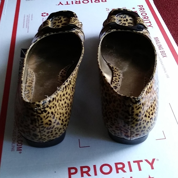 Liz Claiborne leopard print flats 8M $28+belt - Picture 2 of 9